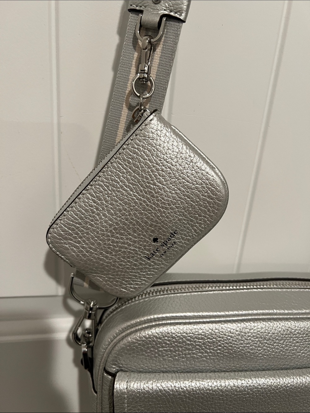 kate spade ♠️ Silver Pebbled Crossbody Camera Purse-strap w/ wallet & coin purse - Picture 2 of 16